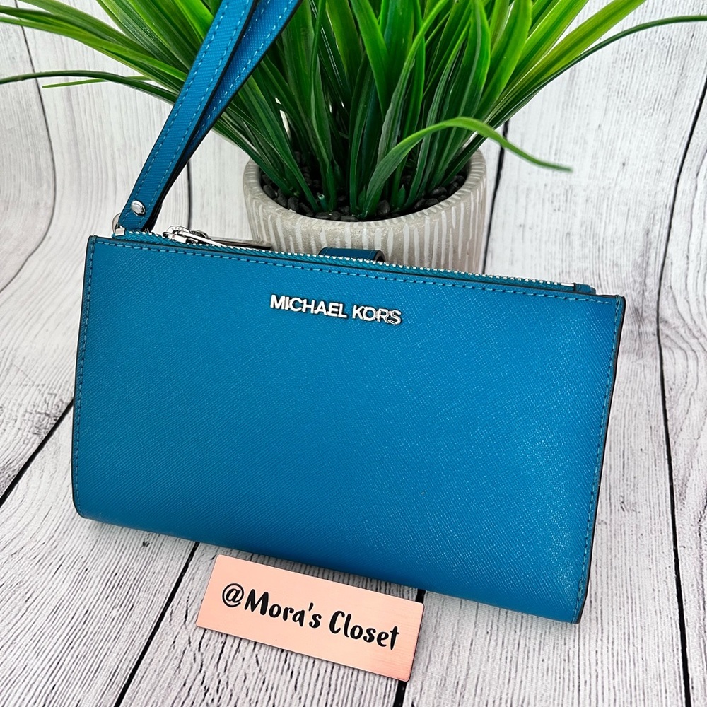 Michael Kors Double Zip Wallet/Wristlet - Picture 10 of 10